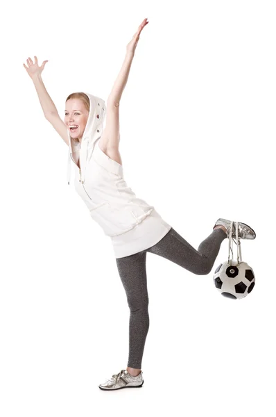 Mujer rubia joven con una bolsa en forma de pelota de fútbol — Foto de Stock