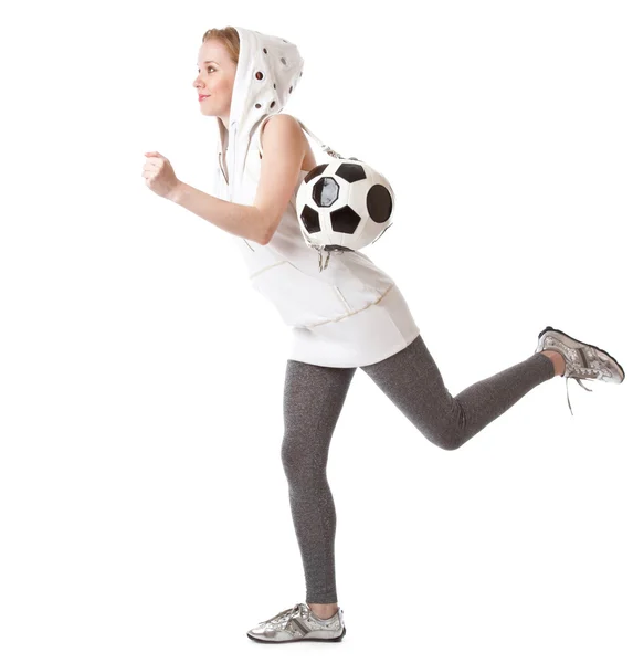 Giovane donna bionda con una borsa a forma di pallone da calcio — Foto Stock