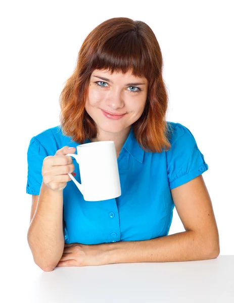 En leende tjej dricker en kaffe — Stockfoto