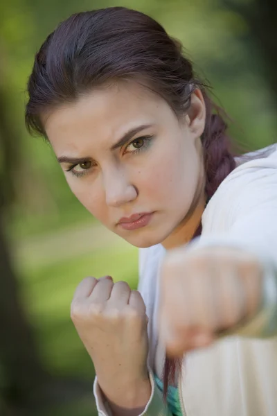 Fighting fitness woman — Stock Photo, Image