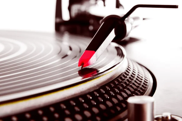 Turntable playing vinyl with music — Stock Photo, Image