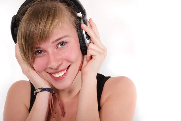 Menina em fones de ouvido isolado no branco — Fotografia de Stock