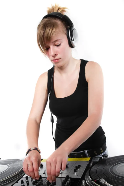 젊은 여성 dj가 음악을 연주 — 스톡 사진