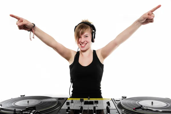 Chica joven DJ posando en los tocadiscos —  Fotos de Stock