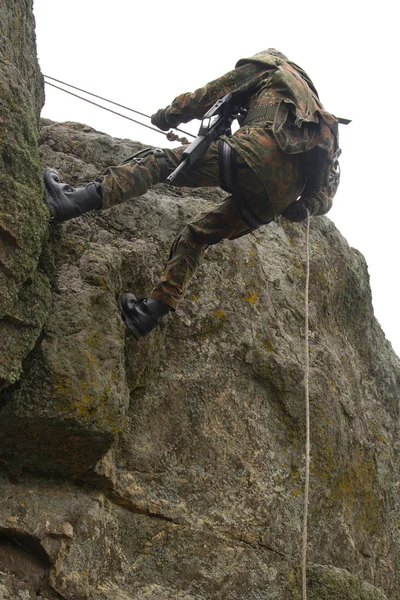 Dangerous military alpinism — Stock Photo, Image