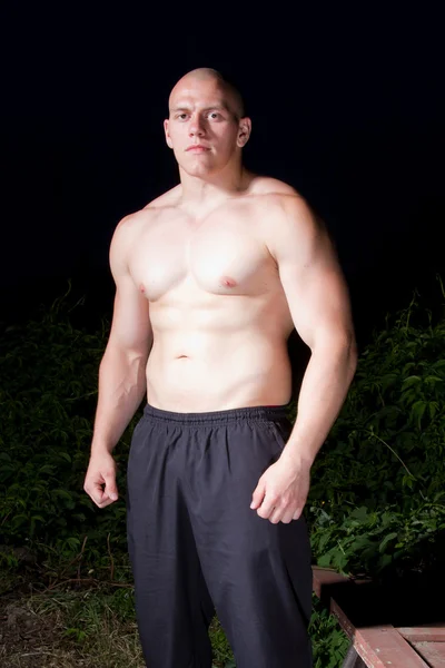 Athletic young man outdoors at night — Stock Photo, Image