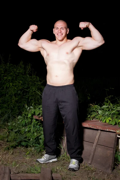 Athletic young man outdoors at night — Stock Photo, Image
