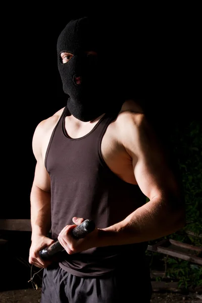Gángster con bastón al aire libre por la noche —  Fotos de Stock