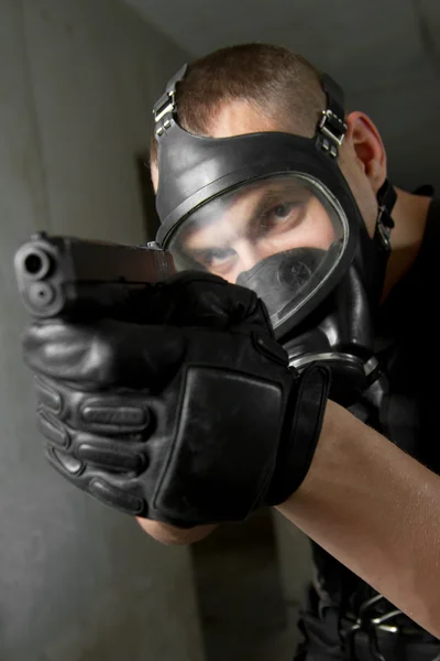 Soldier in gas mask targeting with 9mm pistol — Stock Photo, Image