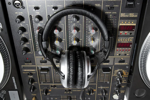 A keverő DJ fejhallgató — Stock Fotó