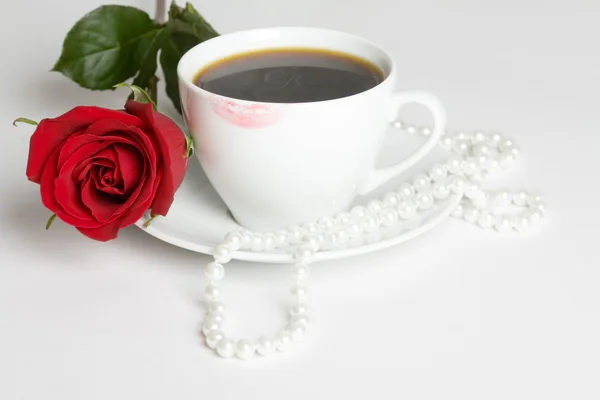 玫瑰和咖啡 — 图库照片