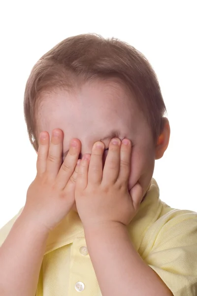 Liten pojke dölja sitt ansikte — Stockfoto