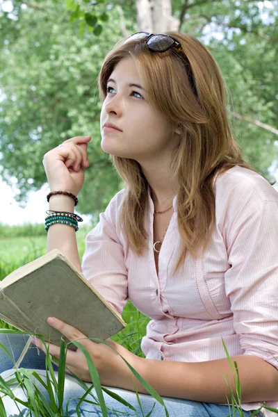 Teenager girl reading book — Stock Photo, Image