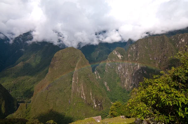 Радуга на Мачу-Пикчу — стоковое фото