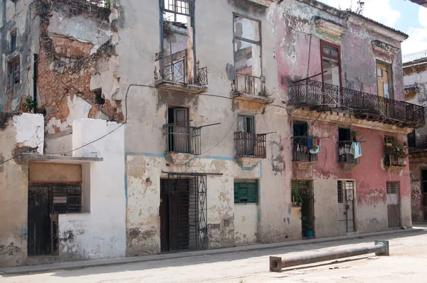 Old house of Havana (stiil inhabited) — Stock Photo, Image