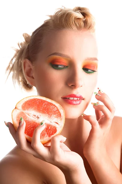 Vrouw met grapefruit — Stockfoto