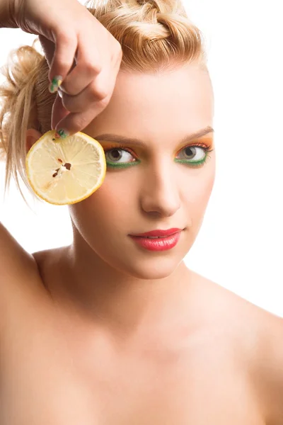 Mujer con limón — Foto de Stock