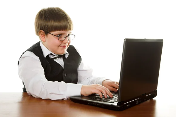 Αγόρι με υπολογιστή — Φωτογραφία Αρχείου
