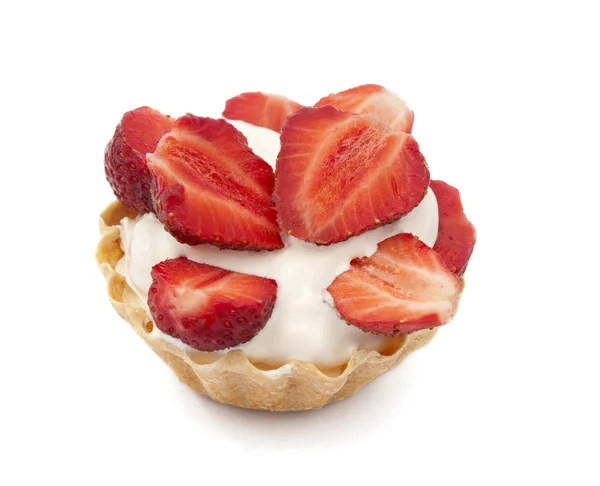 एक टोकरी में स्ट्रॉबेरी और क्रीम — स्टॉक फ़ोटो, इमेज