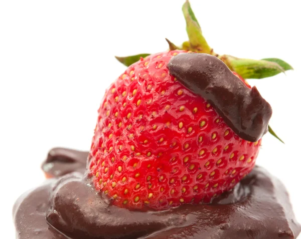 Jordgubbar i choklad glasyr — Stockfoto