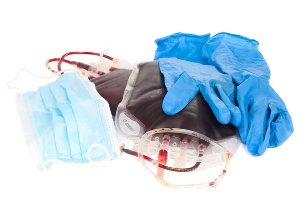 Перчатки, маска, пакет крови — стоковое фото