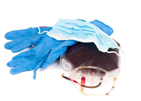 Handschoenen, masker, tas van bloed — Stockfoto