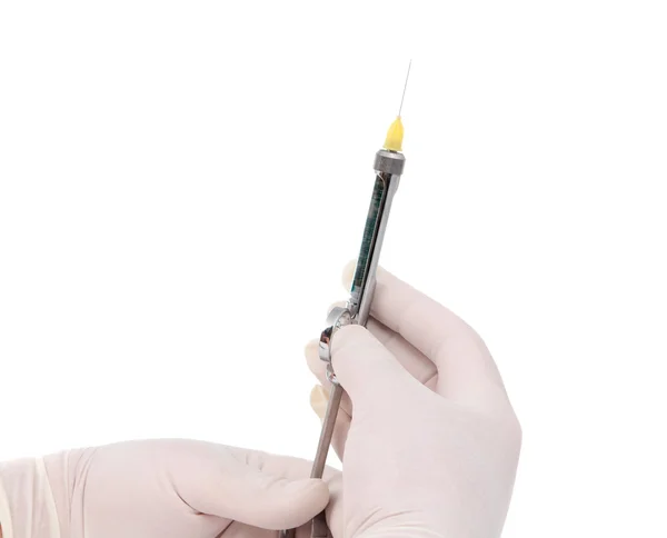 Стоматологический инструмент в руках стоматолога — стоковое фото