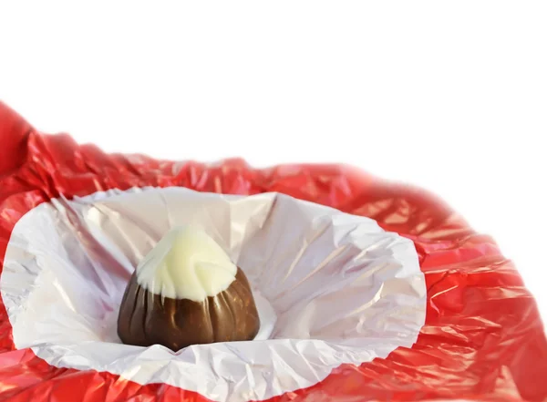Chocolade verpakt in het rood — Stockfoto