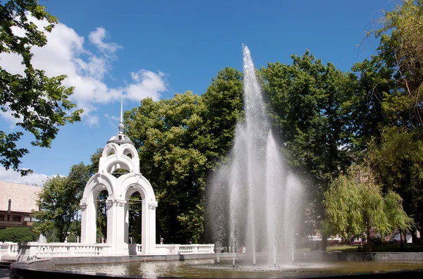 喷泉"镜子流"，哈尔科夫，乌克兰 — 图库照片