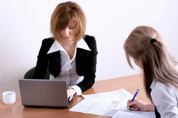 Two businesswoman in office — Stock Photo, Image