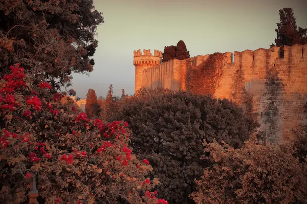 Таинственный средневековый замок — стоковое фото
