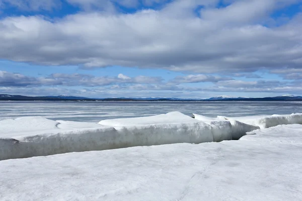 Güneşli kırılmış buz — Stok fotoğraf