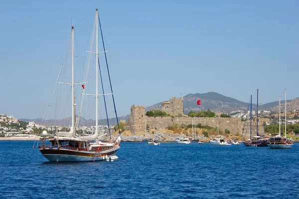 Bodrum castle and sailing boats — Stock Photo, Image