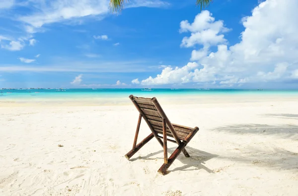 Chaise Lounge на пляжі — стокове фото