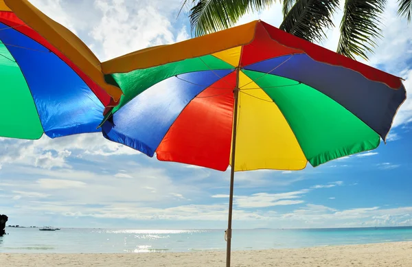 Пляж parasol — стокове фото