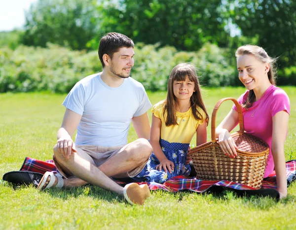 Rodziny na piknik — Zdjęcie stockowe