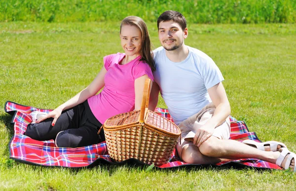 Pár na piknik — Stock fotografie
