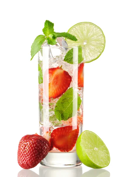 Strawberry mojito cocktail — Stockfoto