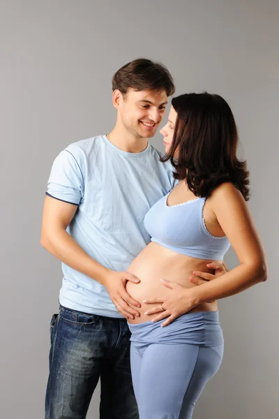 Para w ciąży — Zdjęcie stockowe