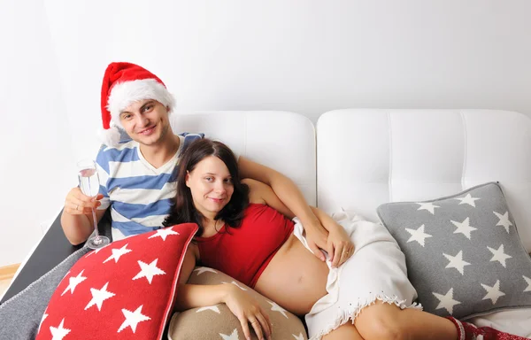 Noel'de hamile Çift — Stok fotoğraf