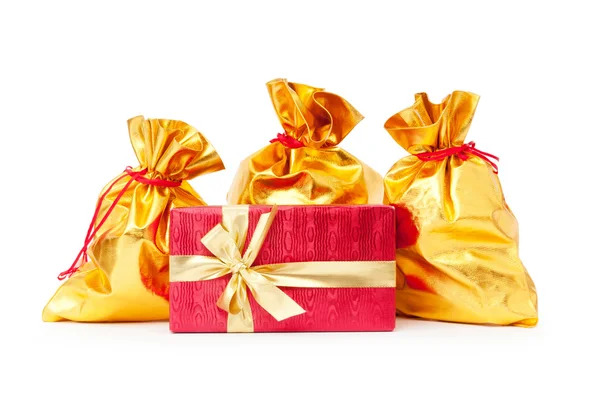 Geschenkdozen en gouden zakken — Stockfoto