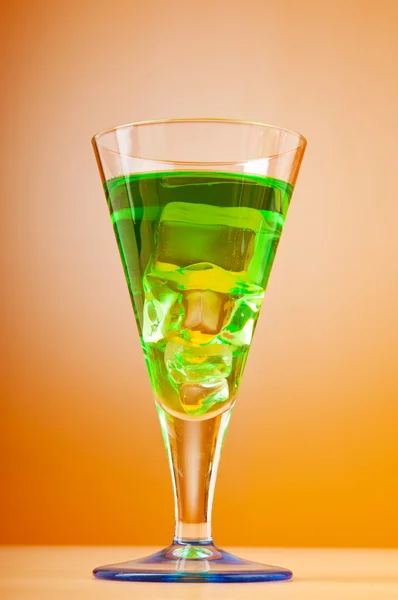 Cocktail colorido em copos — Fotografia de Stock