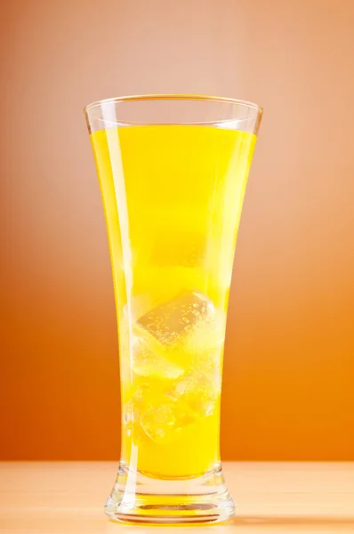 Cocktail colorido em copos — Fotografia de Stock