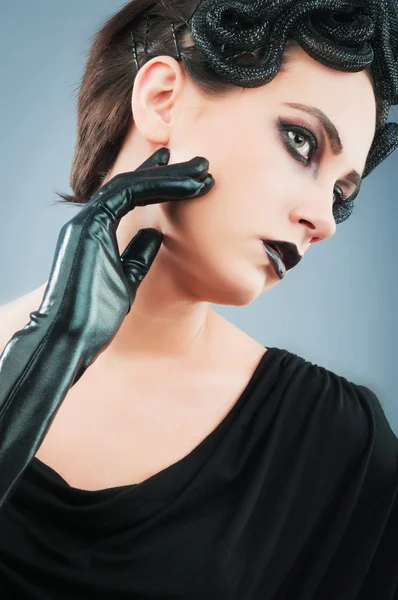 Kobieta przedstawiająca koncepcję zła (Medusa Gorgon) — Zdjęcie stockowe