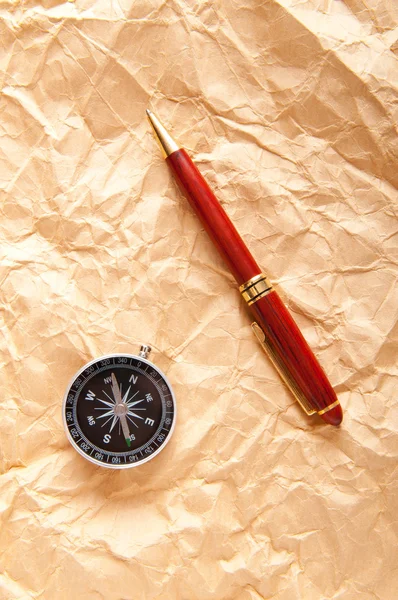 Vintage kompass på papperet i äventyr koncept — Stockfoto