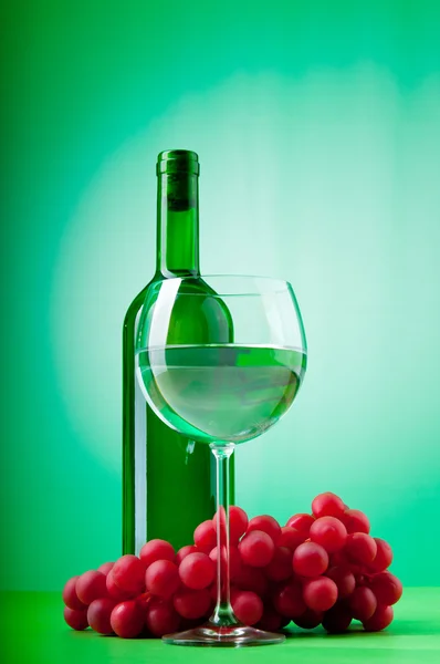 Concepto de vino con fondo degradado —  Fotos de Stock