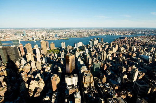 高高的摩天大楼的纽约城全景 — 图库照片