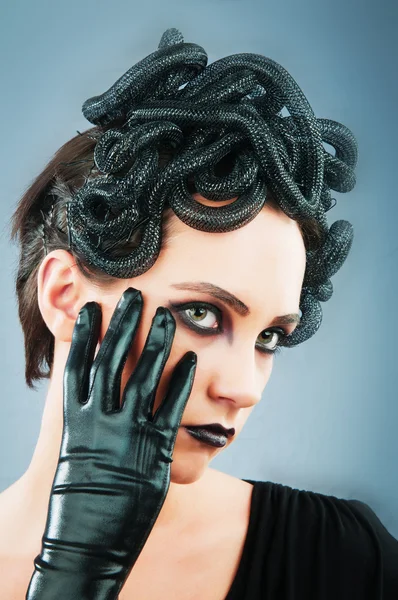 Donna raffigurante il concetto og Male (Medusa Gorgon ) — Foto Stock