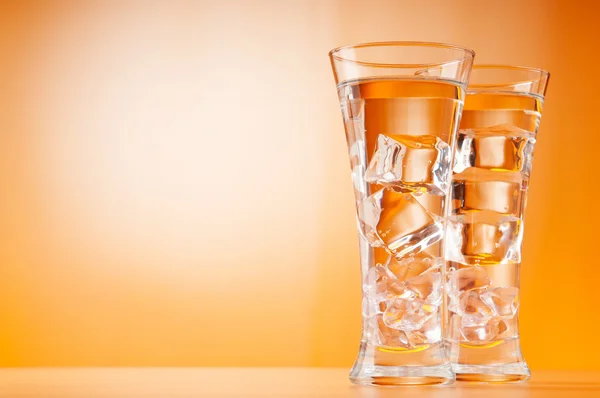 Víz az üveg színátmenetes háttér — Stock Fotó