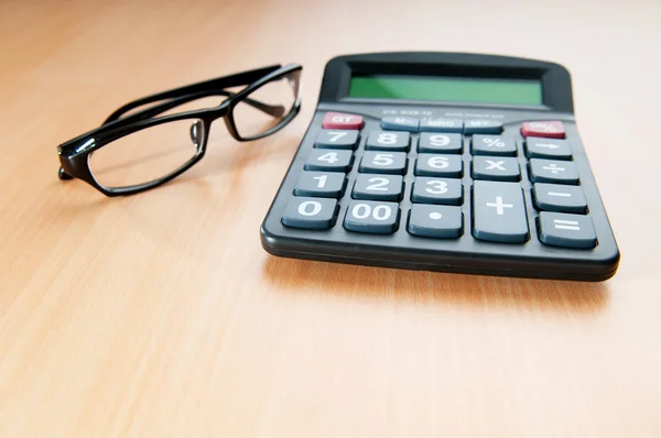 Koncepcja biznesowa z kalkulatorem — Zdjęcie stockowe